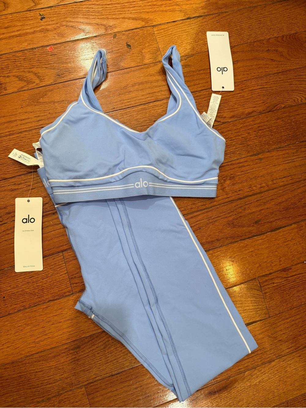 Alo Light Blue Piped Sports Bra and Leggings Set
